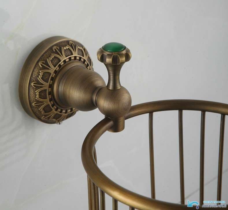 Detail zdobené nástěnné rozety držáku toaletního papíru AP2205