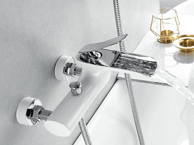 Luxusní vanová baterie ELITE EDITION BBT1303 v bílé barvě a chromu u vany
