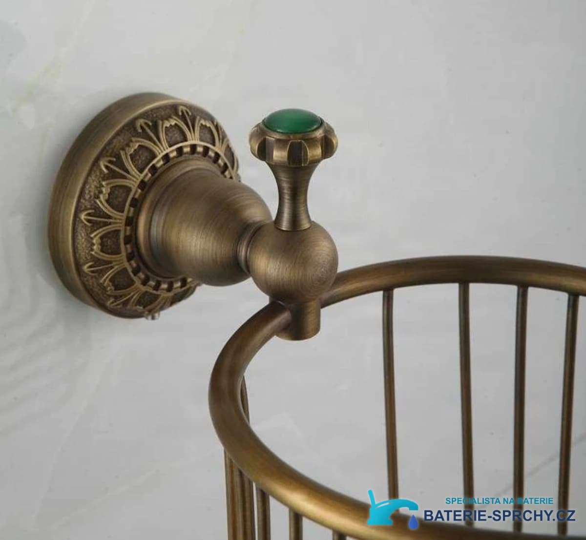 Detail zdobené nástěnné rozety držáku toaletního papíru AP2205